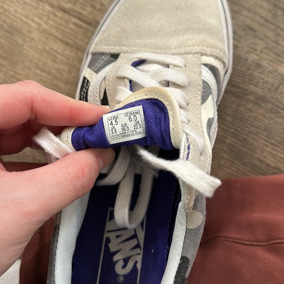 Vans - Picture 6 of 6